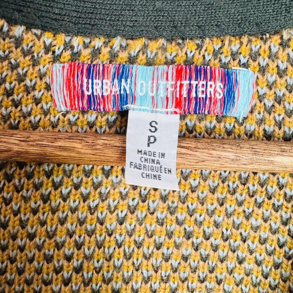 Urban Outfitters Women’s Small Green Oversized Floral Cardigan - Picture 5 of 11